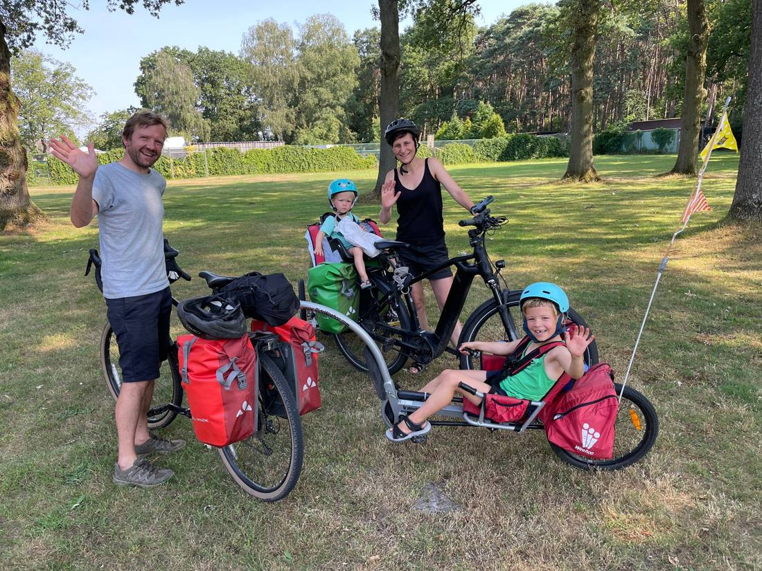 Weehoo aanhangfiets met kind — foto 1