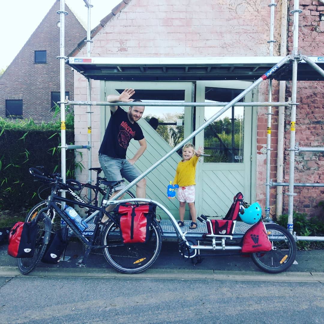 Weehoo aanhangfiets met kind — foto 6